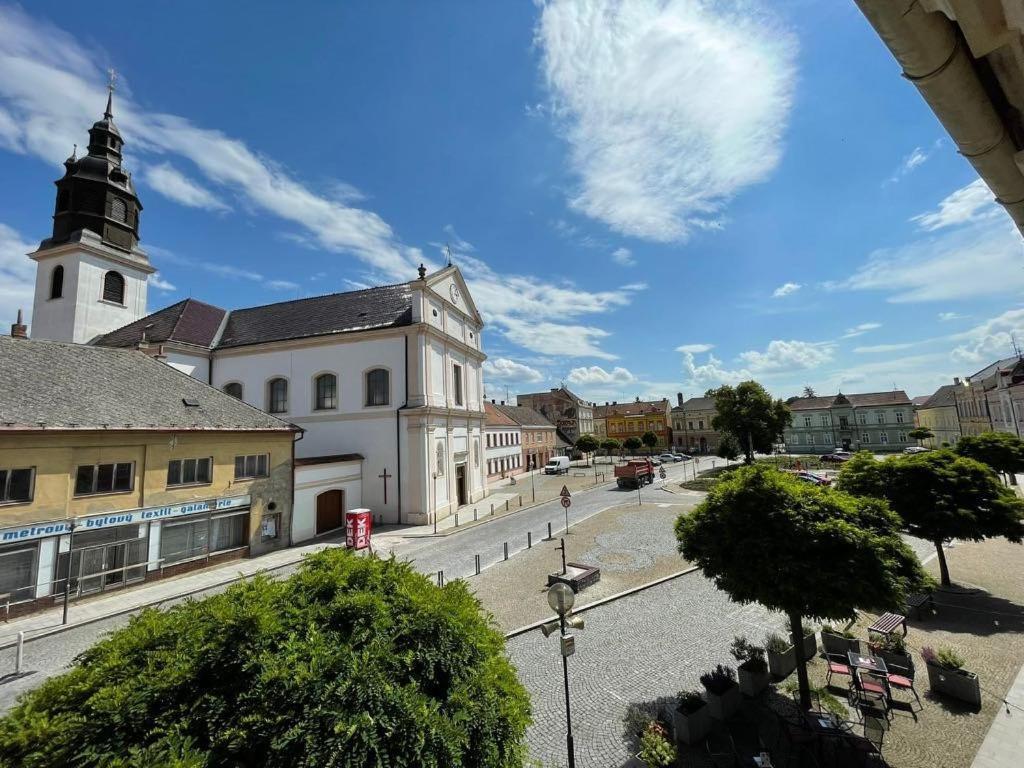 Relax21 Hotel Uhersky Ostroh Bagian luar foto