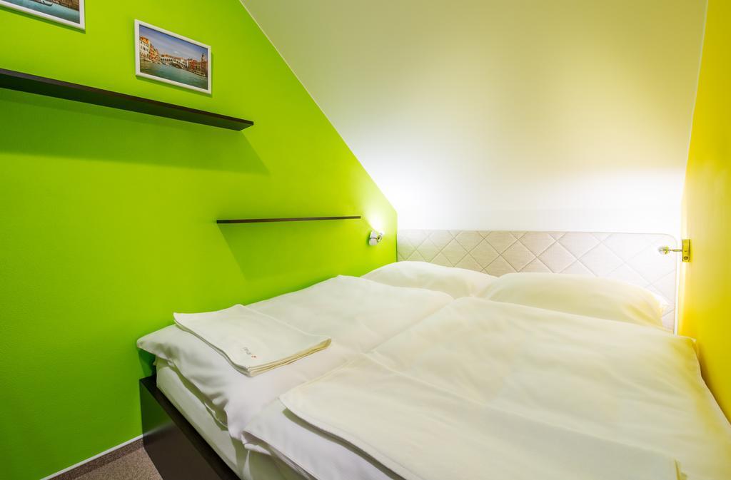 Relax21 Hotel Uhersky Ostroh Ruang foto