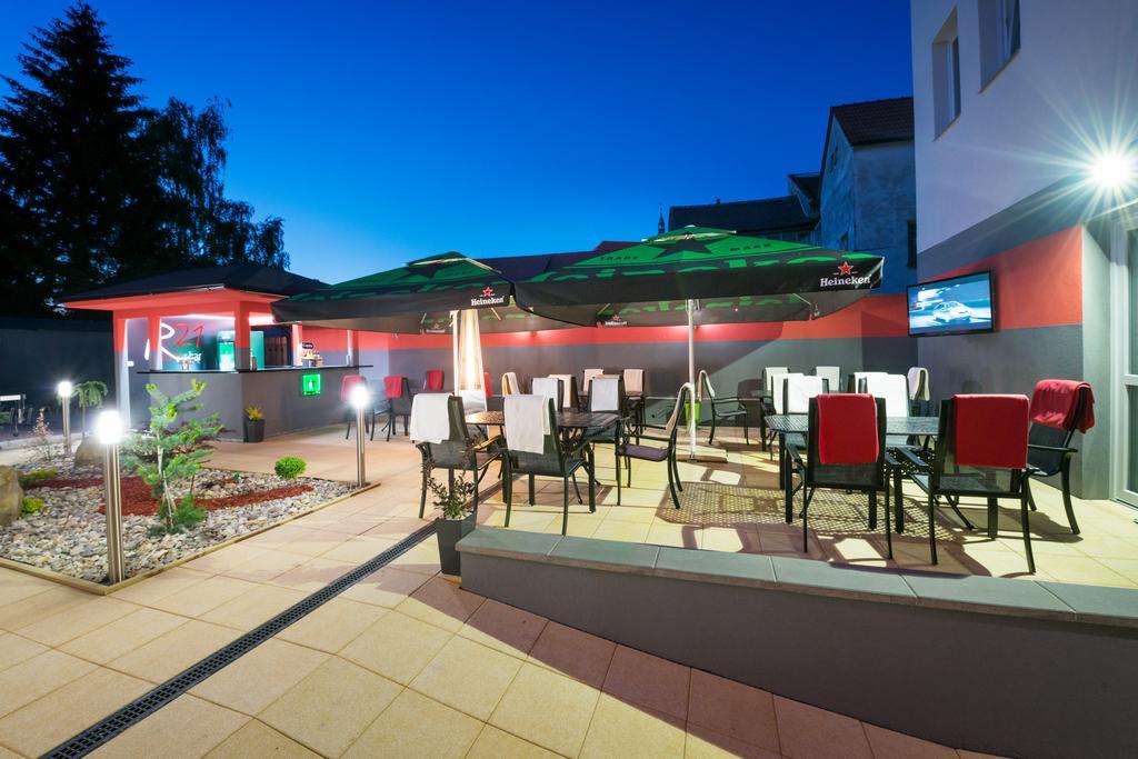 Relax21 Hotel Uhersky Ostroh Bagian luar foto