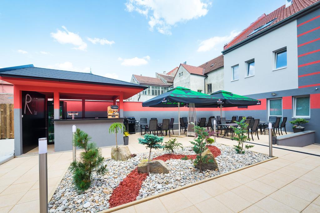 Relax21 Hotel Uhersky Ostroh Bagian luar foto