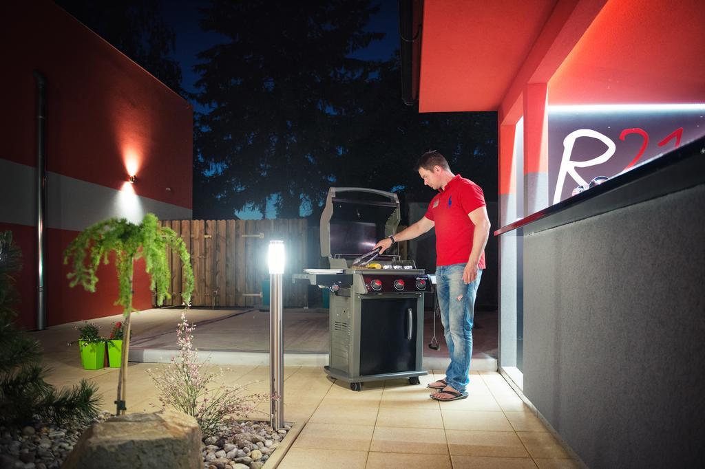 Relax21 Hotel Uhersky Ostroh Bagian luar foto
