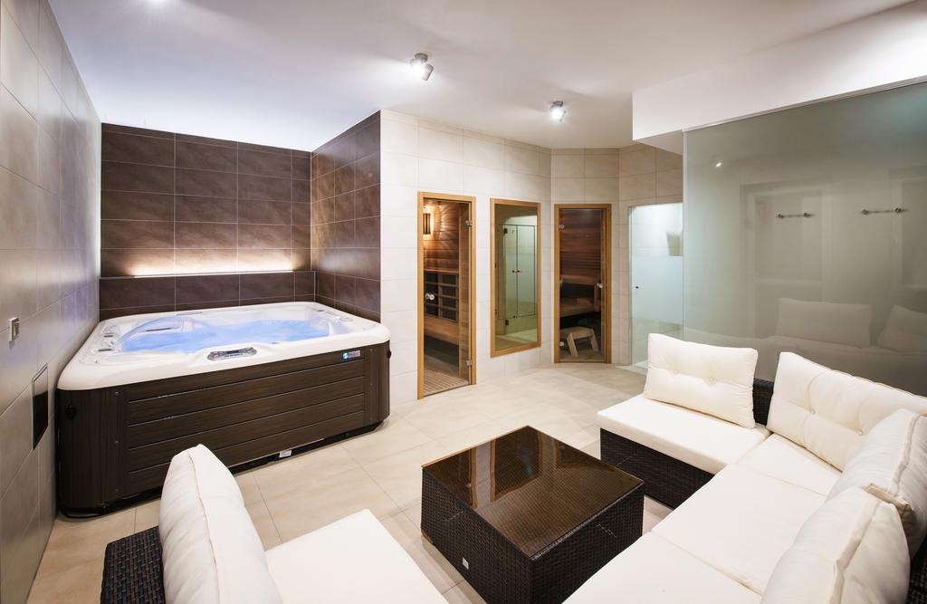 Relax21 Hotel Uhersky Ostroh Bagian luar foto